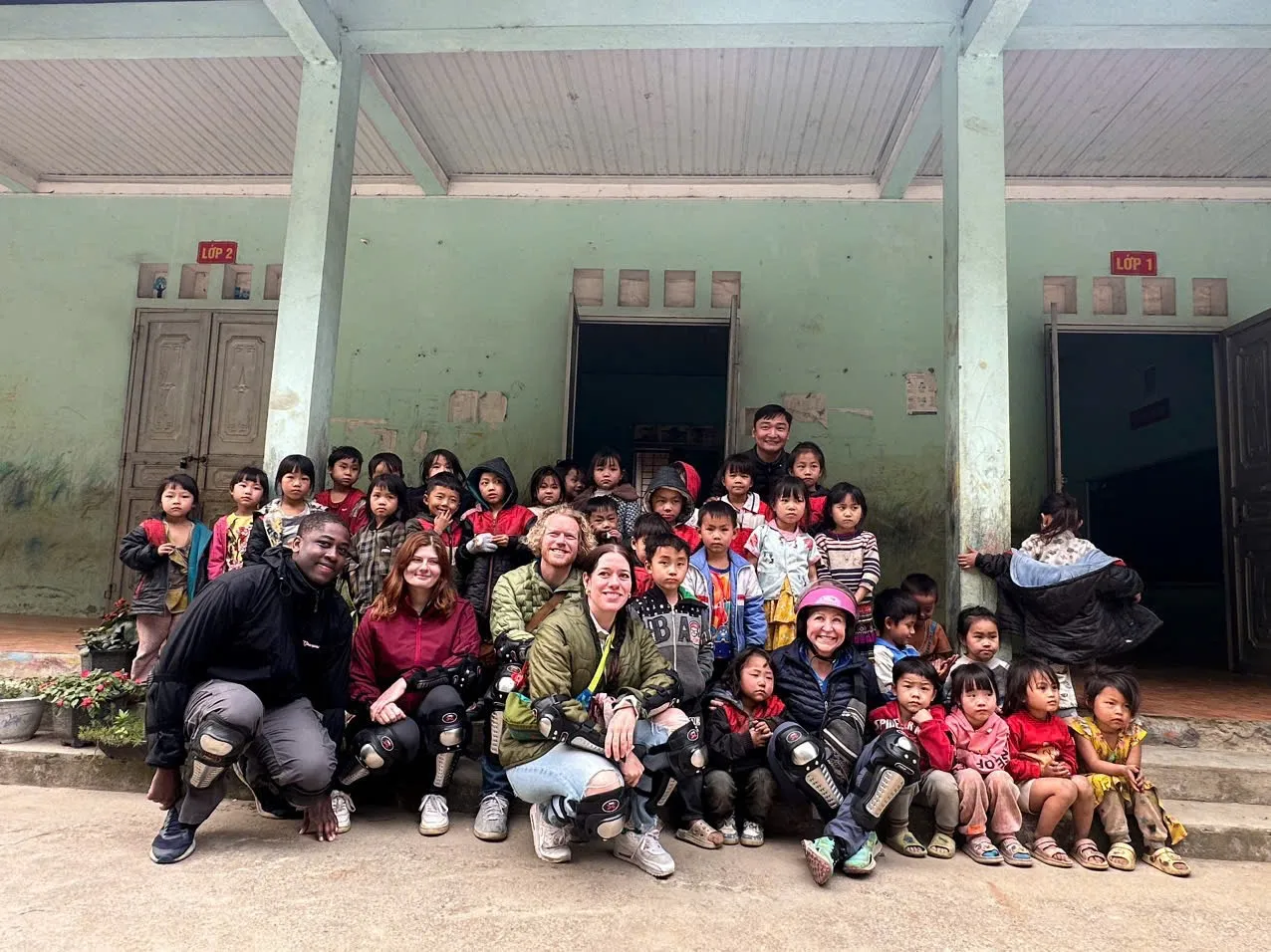 Foreigners-visit-a-school-in-ha-giang