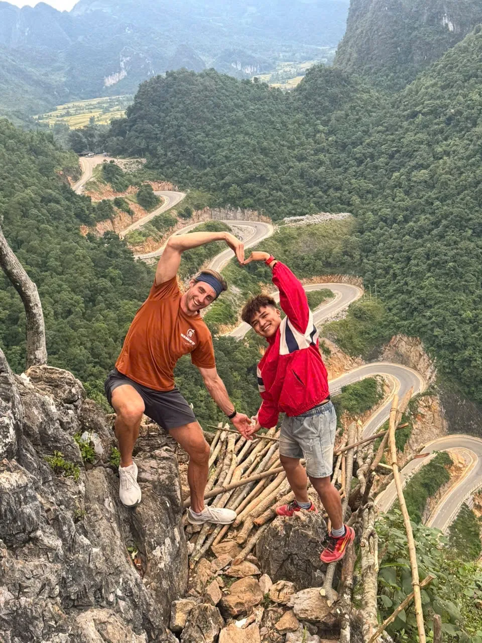 khau-coc-cha-pass-easy-rider-and-foreigner
